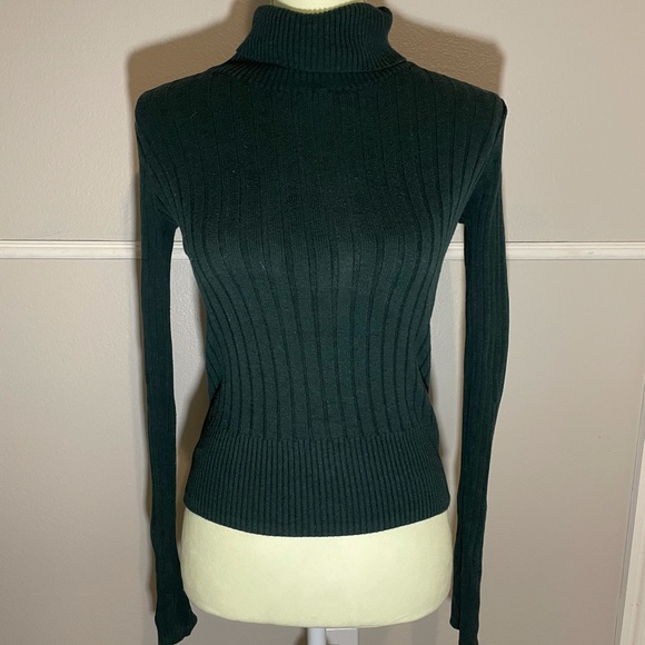 Aeropostale Sweaters - Green Turtleneck 🖤✨
